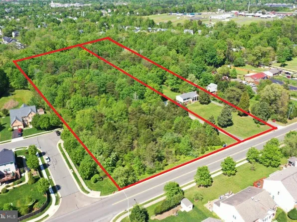 10501 Godwin Dr, Manassas, VA 20112