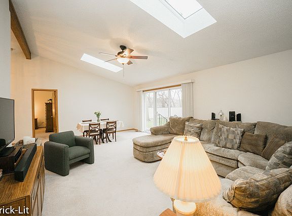 3rd image of 1017 Somerset Acres