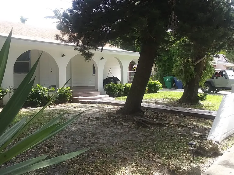 5891 SW 62nd St — Photo 3