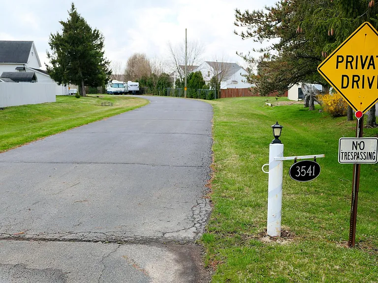 ENTRANCE DRIVE