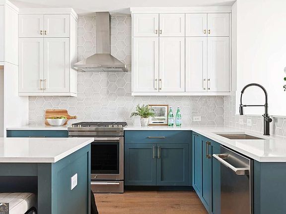 3rd image of 7150 Summit Pl