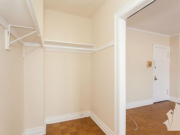 2nd image of 711 W Belmont Ave #501C1
