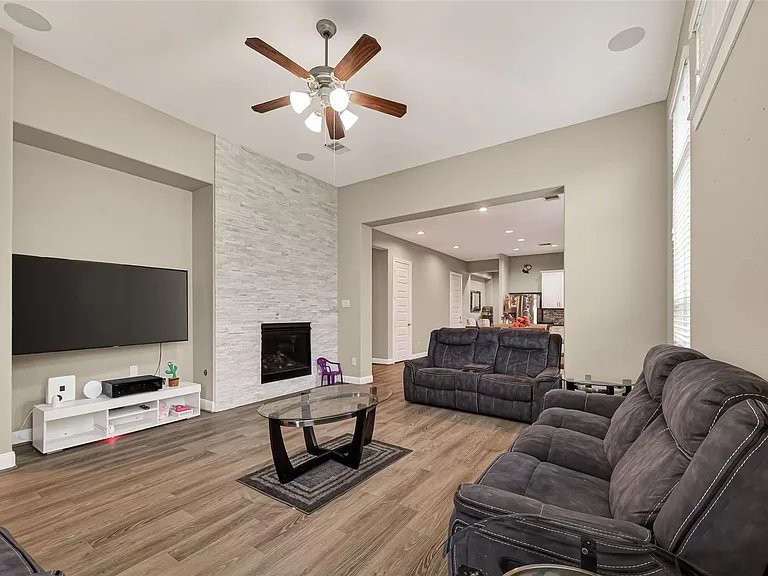 2209 Hidden Meadow Ln — Photo 9