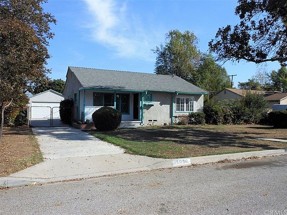 3rd image of 1050 S Holly Pl