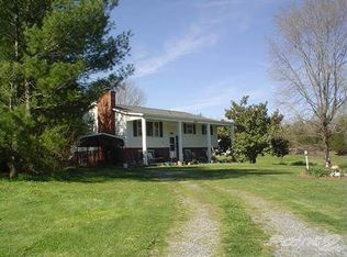 68 Peck Ln, Fincastle, VA 24090