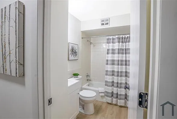 2649 Keokuk St #1L — Photo 12