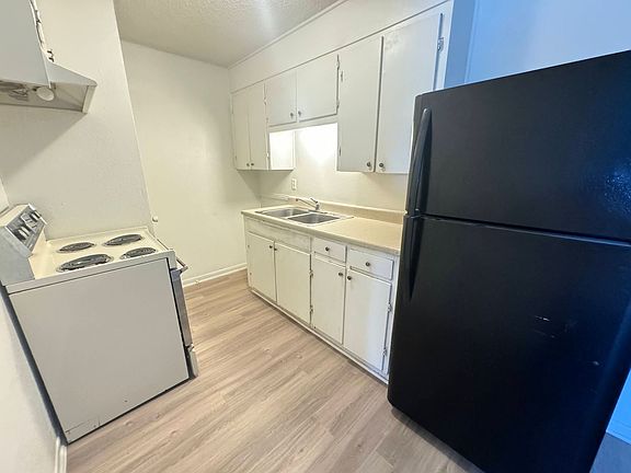 4th image of 503 Sunset Ln APT 1