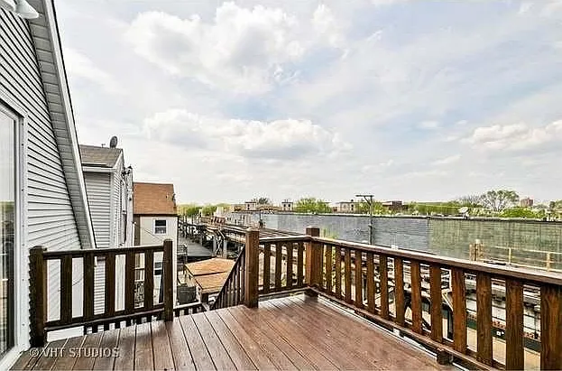 1126 W Roscoe St — Photo 5