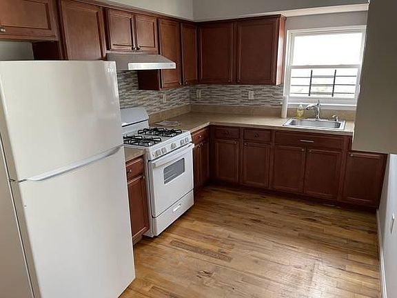 5th image of 73 Bodine St