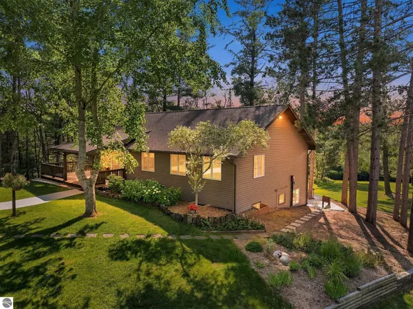 23581 210th Ave, Tustin, MI 49688