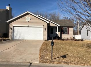 481 Chatham Dr, O'Fallon, MO 63366
