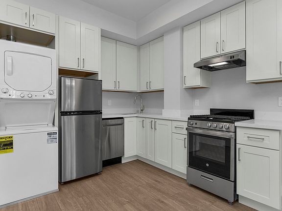 3rd image of 1130 Larkin St APT 3