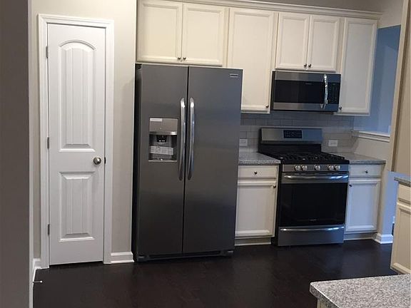 4th image of 1208 Foxcroft Ln