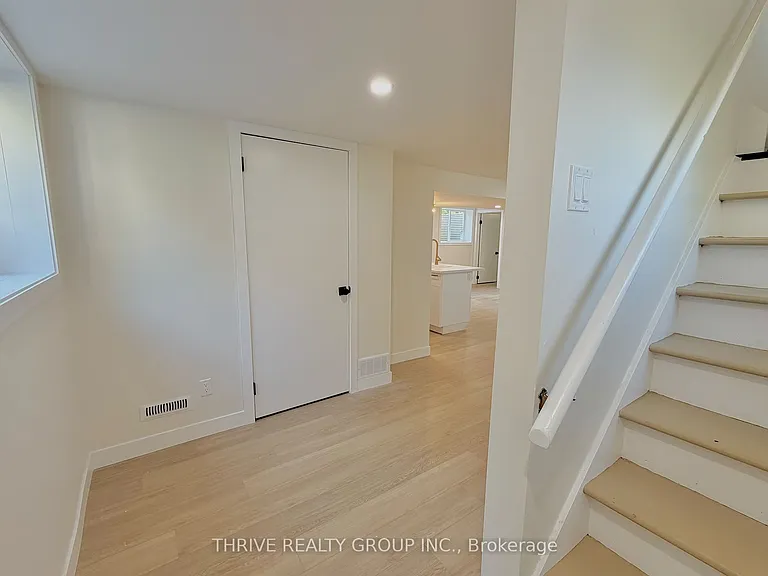 444 Ridgewood Cres #LOWER — Photo 19
