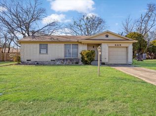 509 Lipscomb St, Bonham, TX 75418
