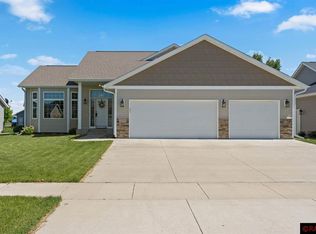 225 Muriefield Dr, Mankato, MN 56001