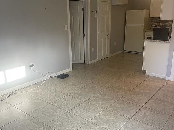 5th image of 52 Avenue D