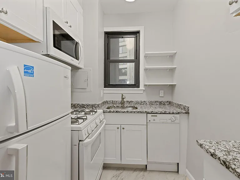1010 25th St NW #208 — Photo 10