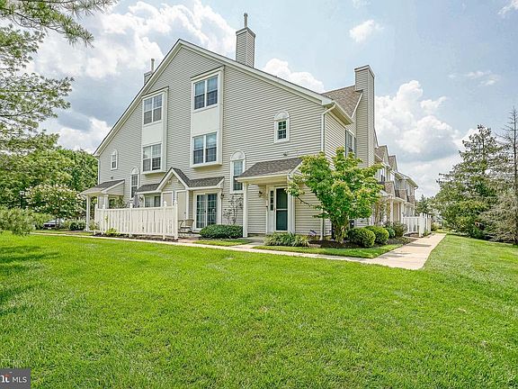 2nd image of 305 Oliphant Ln