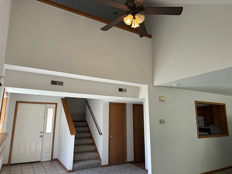512 N John Doy Ct — Photo 6