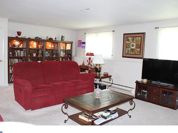 5th image of 24 Deer Park Dr