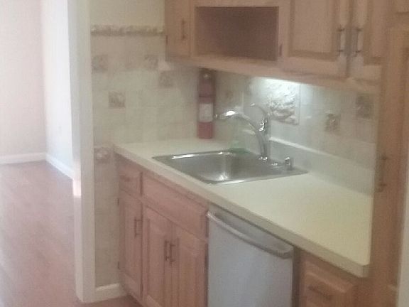 5th image of 33 Essex Dr #33