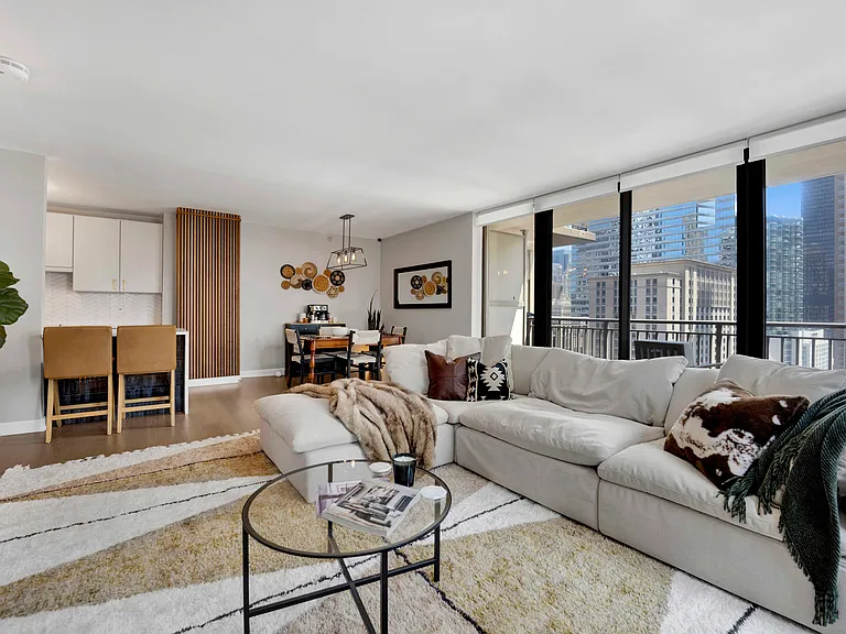 630 N State St #2208 — Photo 4
