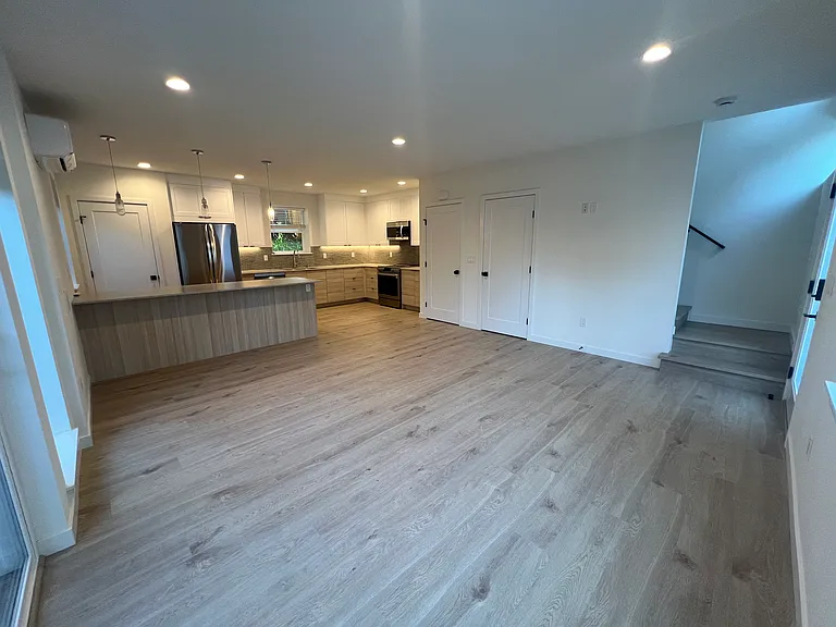 1213 NE 104th St — Photo 3