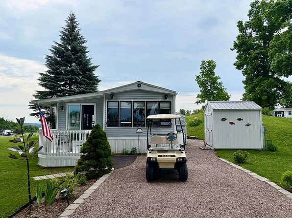 13 Island Cir, South Hero, VT 05486