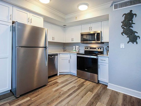 4th image of 5208 Bayside Villas #5208