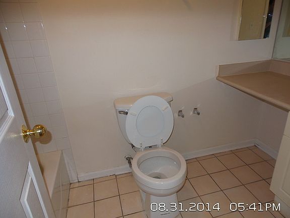 2nd image of 1350 W Fullerton Ave APT 403