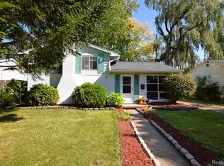 1104 Dingwall Dr, Owosso, MI 48867