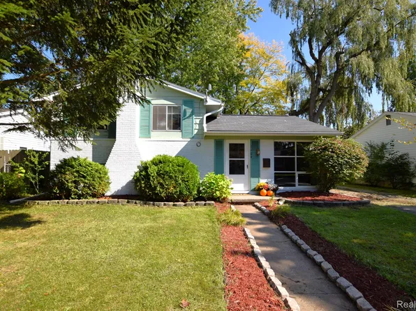 1104 Dingwall Dr, Owosso, MI 48867