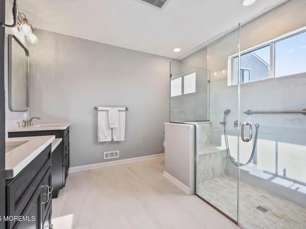 23 Clavendon Court, Middletown, NJ 07748