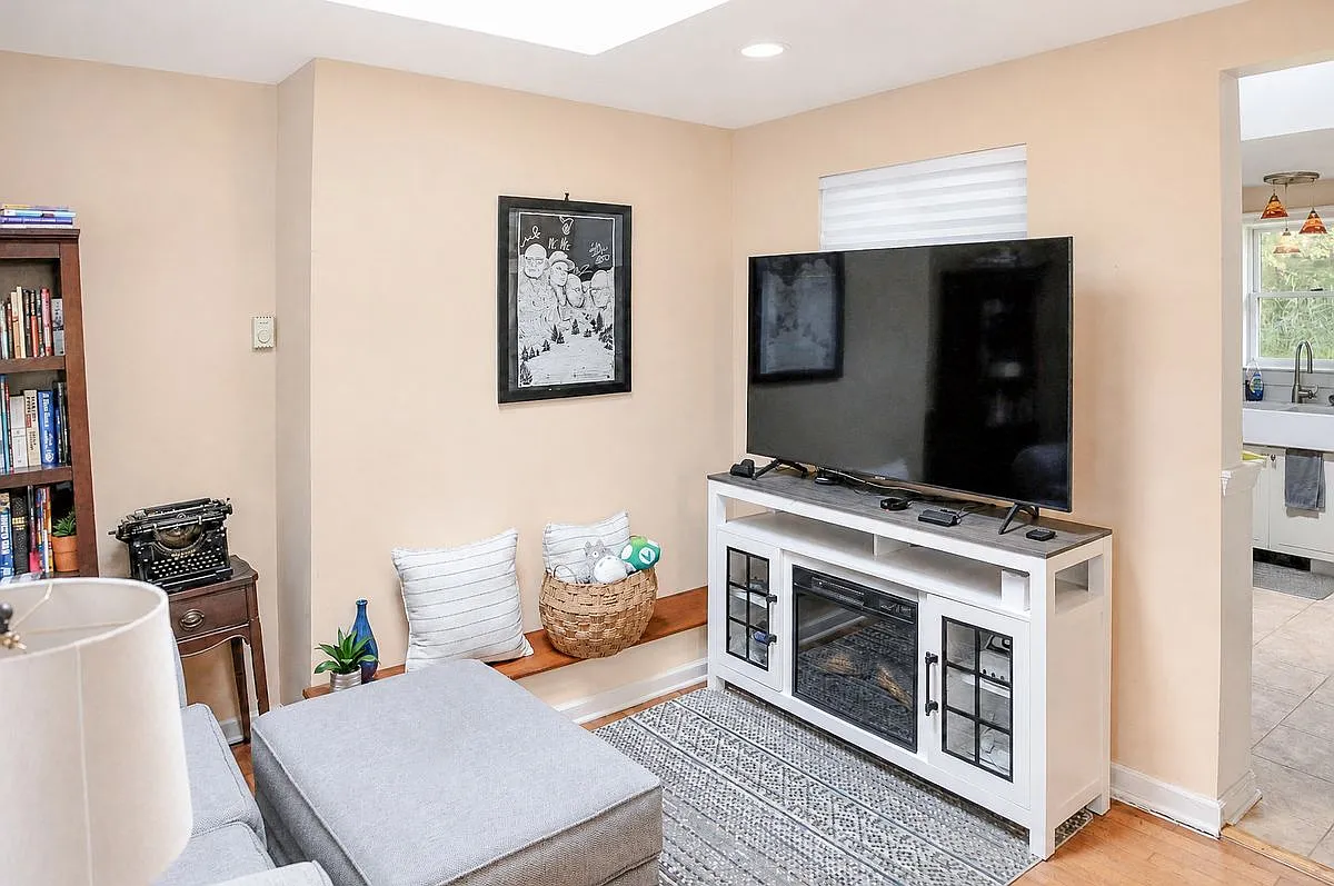 1 bed, 1.0 bath, 804 sqft, $2,300 — Photo 3
