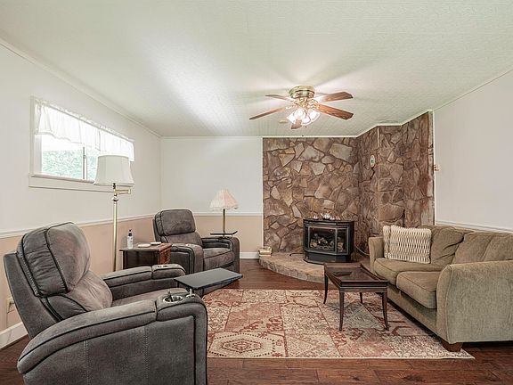 4th image of 89 Chapman Dr