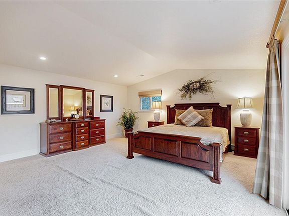 5th image of 80 Hoyt Street