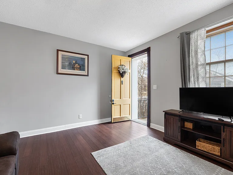 4066 Phillips Ave — Photo 2