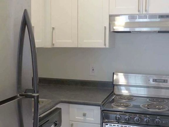 3rd image of 71 E 4th St #2
