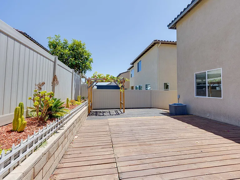 1805 Martinez Dr — Photo 35