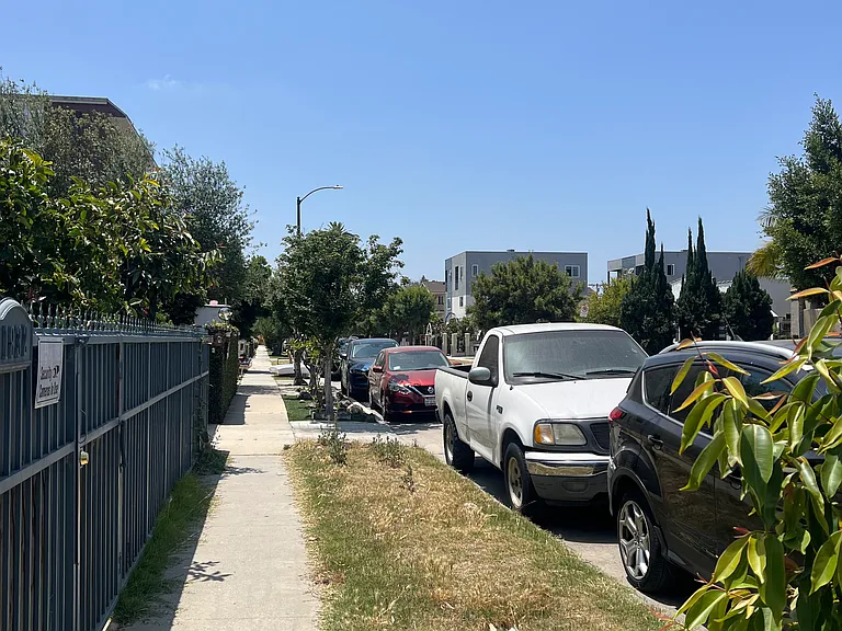 1832 S Curson Ave — Photo 11