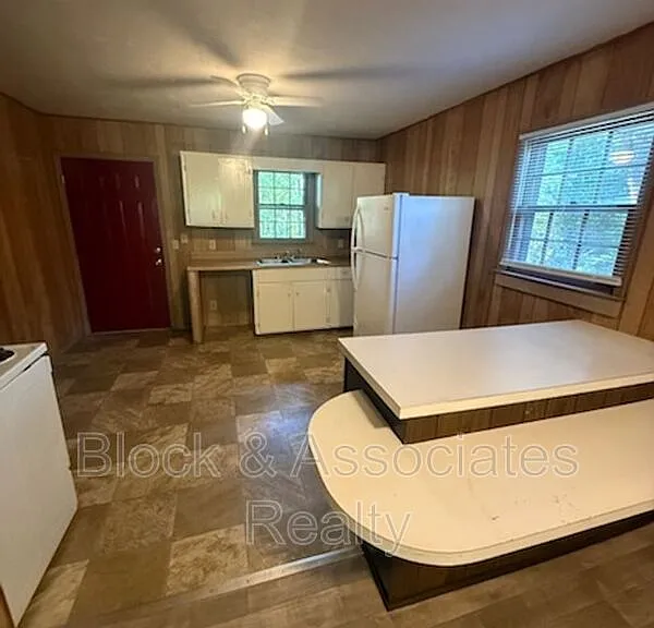 1326 Spanish Dr — Photo 2