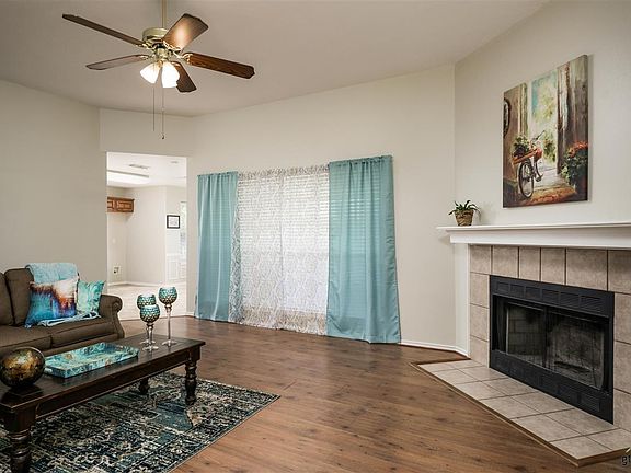 4th image of 1618 Waterton Cir