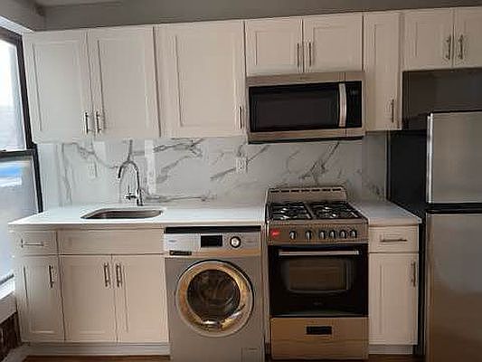 3rd image of 228 E 116th St APT 21