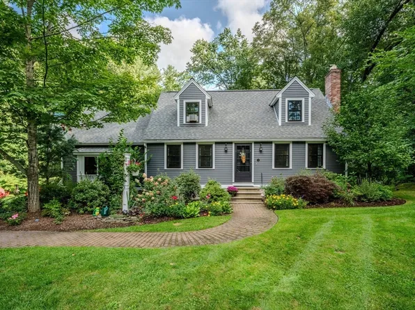 12 S Chelmsford Rd, Westford, MA 01886