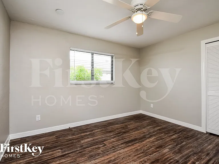 1122 SE 22nd Ter — Photo 12