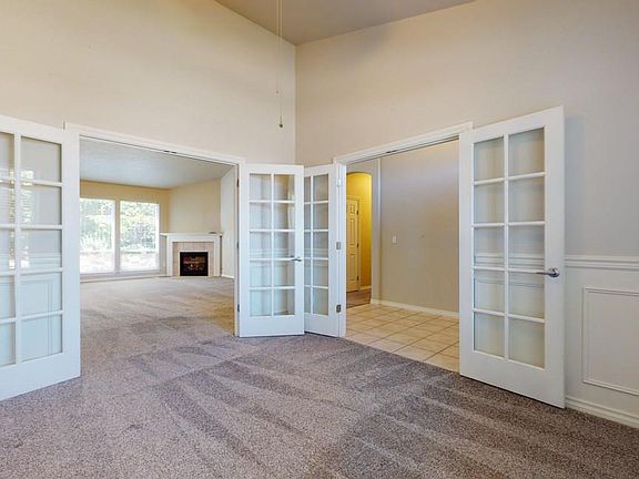5th image of 1041 Cromwell Ave