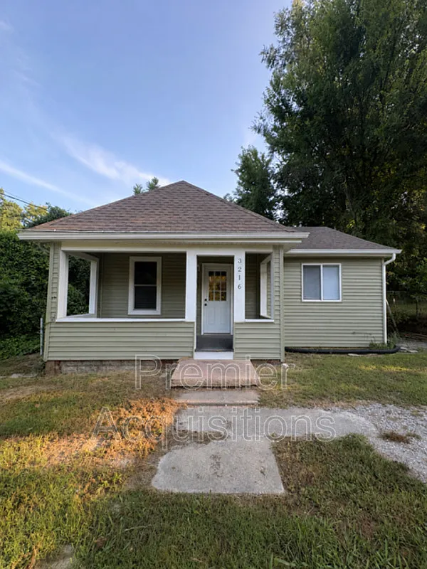 2 bed, 1.0 bath, $1,200 — Photo 1
