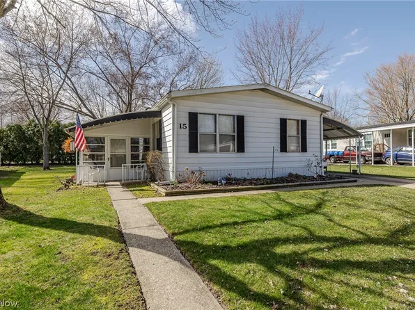15 Kimberly Ln, Olmsted Falls, OH 44138