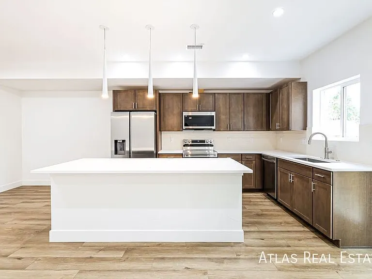 2742 W 2nd Ave — Photo 5